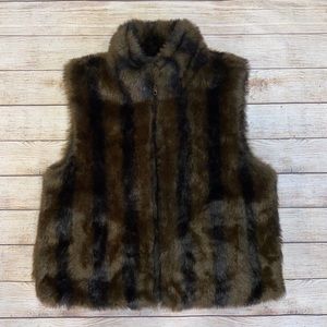 Coaco New York Faux Fur Vest W/ Pockets Size Large - image 1